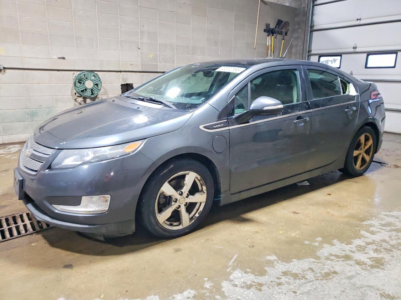 2011 Chev Volt VIN 1G1RD6E48BU100748 photo 1