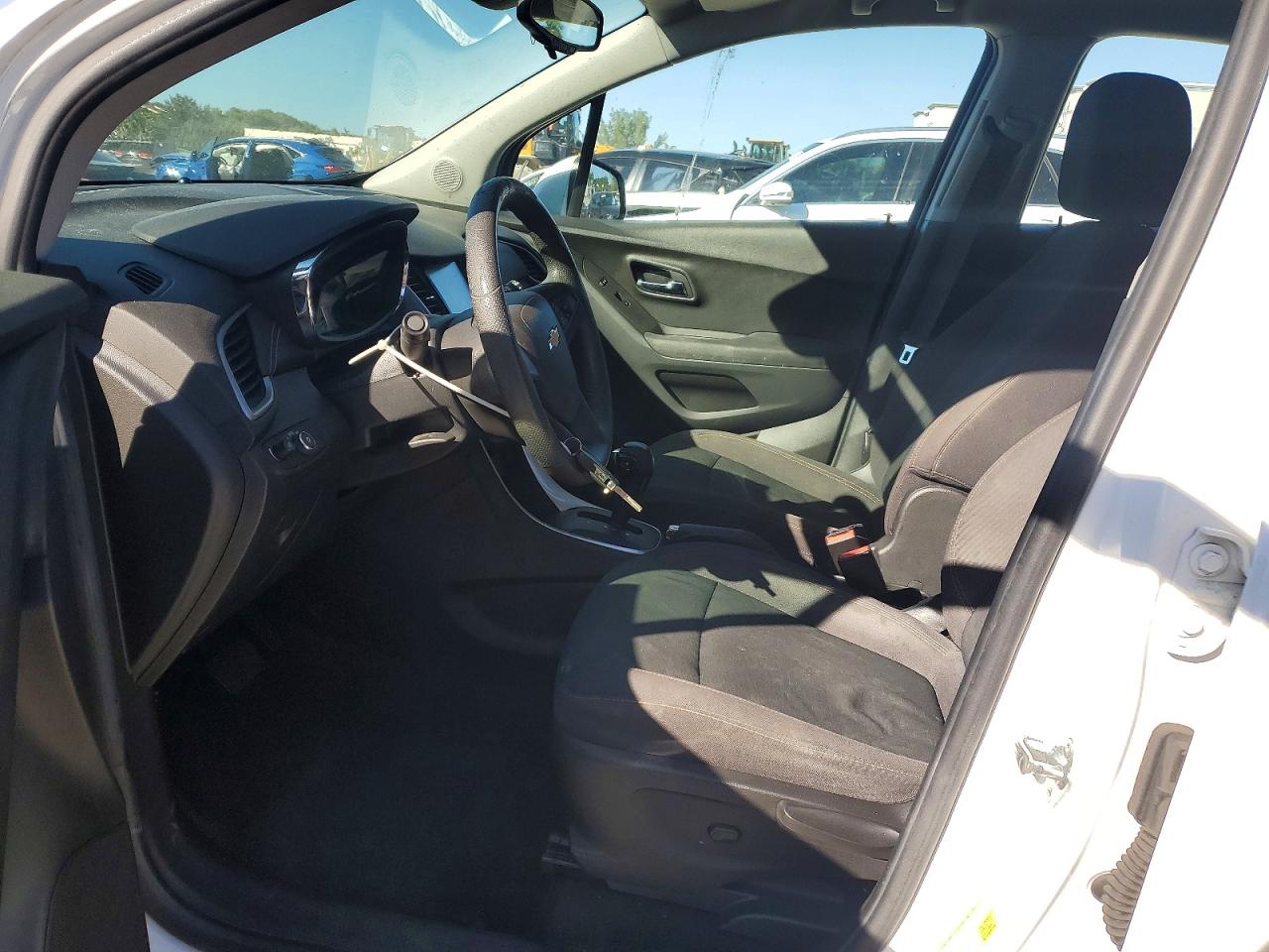 2017 Chevrolet Trax VIN KL7CJKSB3HB104581 photo 7