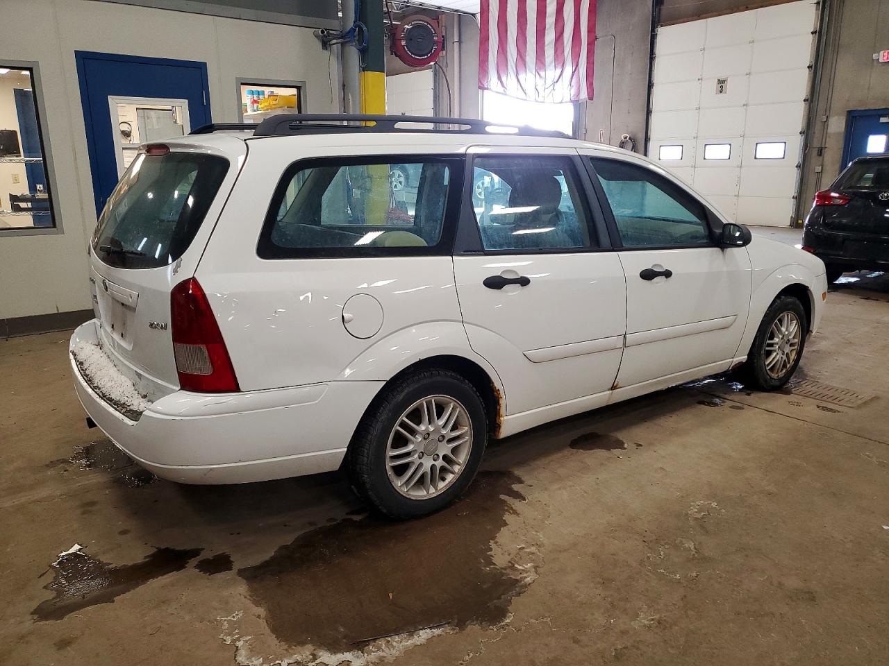 2006 Ford Focus VIN 1FAFP36N76W108119 photo 3