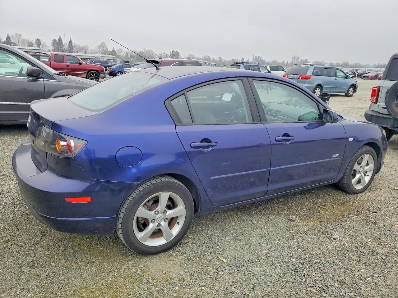2005 Mazda Mazda3 VIN JM1BK323X51293225 photo 3