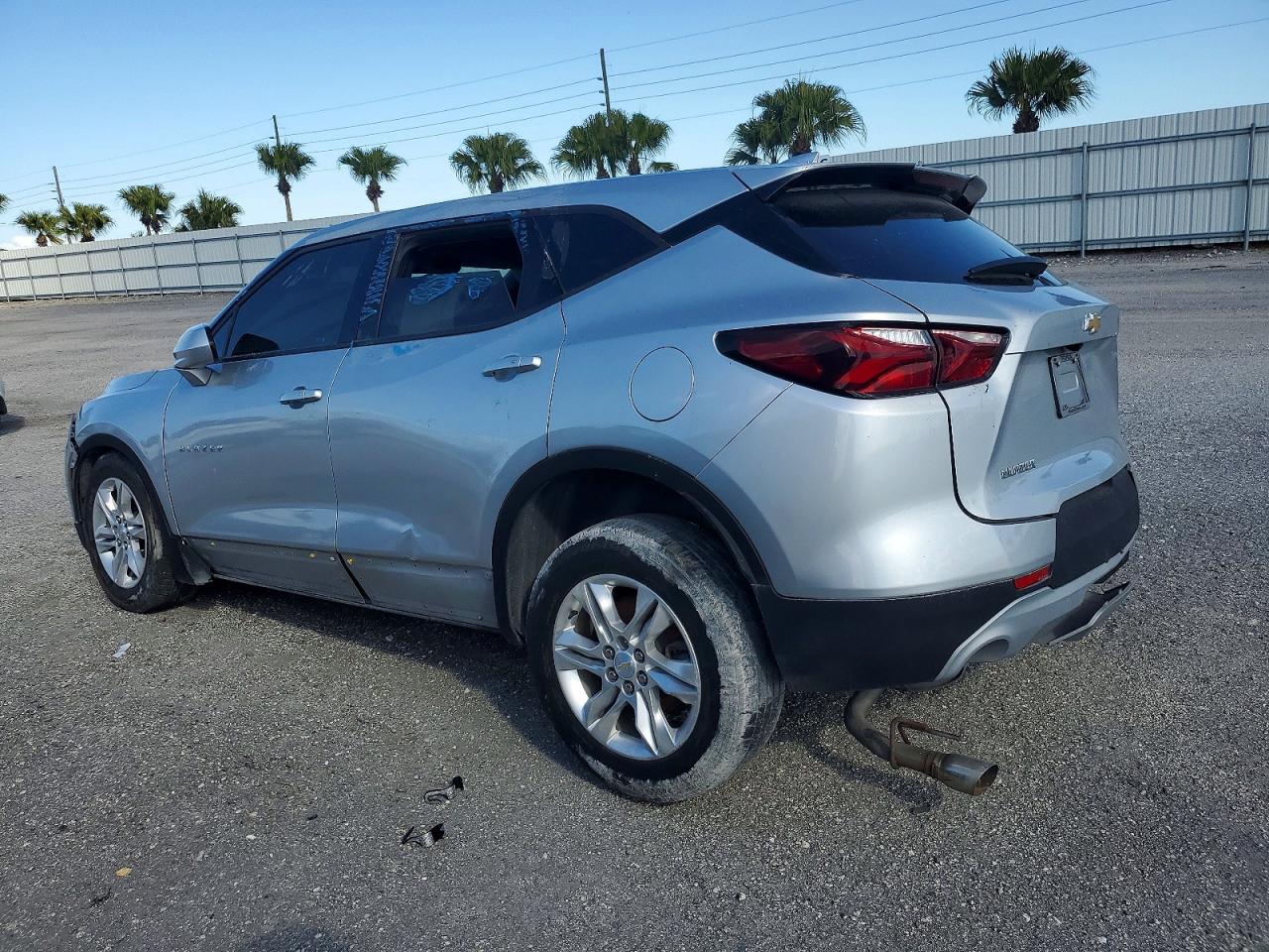 2021 Chevrolet Blazer VIN 3GNKBBRA8MS576113 photo 2