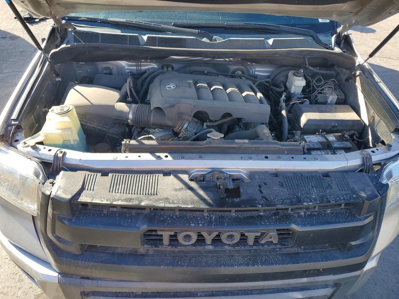 2015 Toyota Tundra VIN 5TFUW5F15FX445444 photo 11