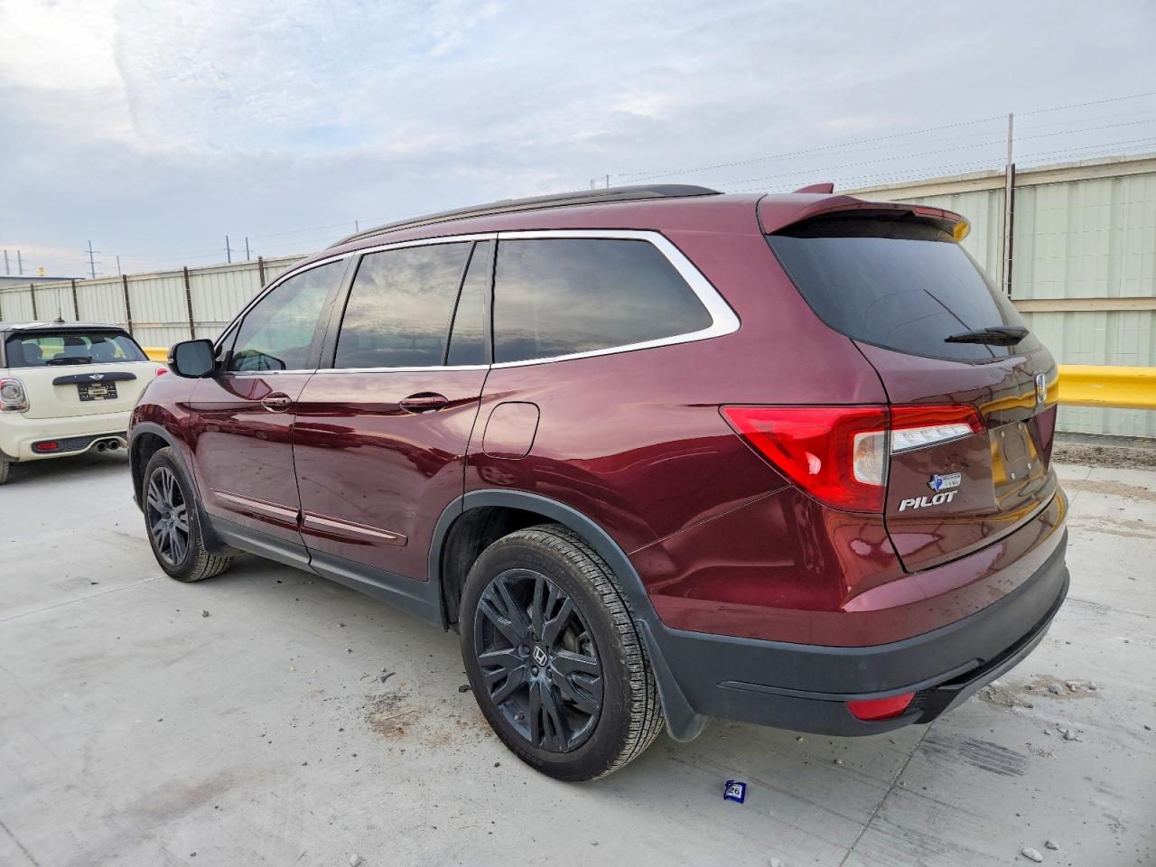 2022 Honda Pilot VIN 5FNYF6H21NB101650 photo 2