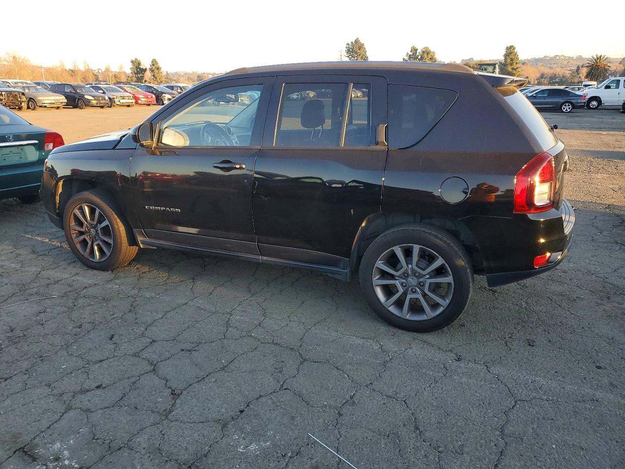 2017 Jeep Compass VIN 1C4NJCBA9HD173823 photo 2