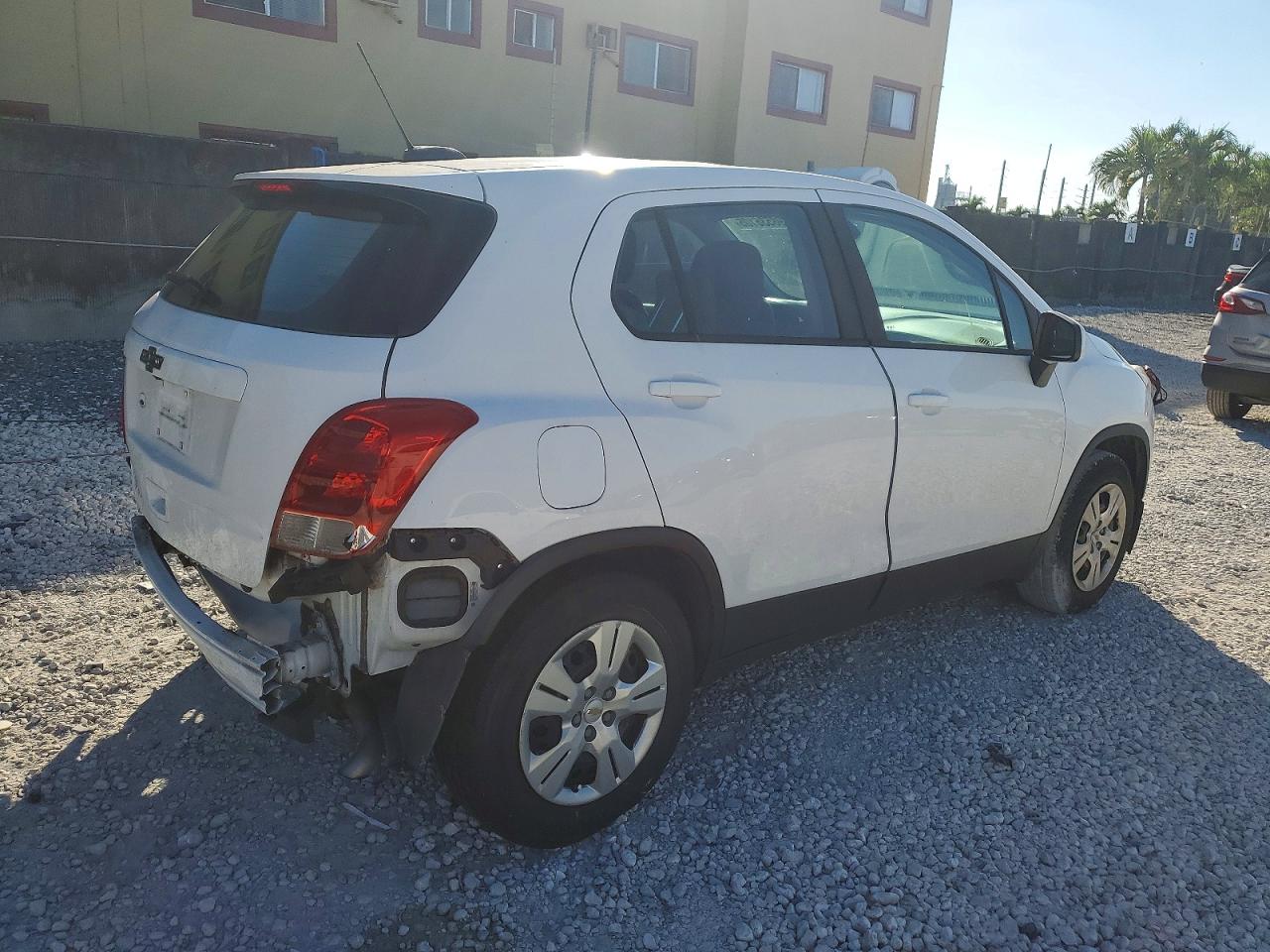 2017 Chevrolet Trax VIN KL7CJKSB3HB104581 photo 3