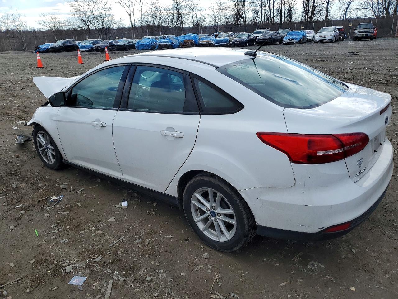 2018 Ford Focus VIN 1FADP3F23JL206071 photo 2