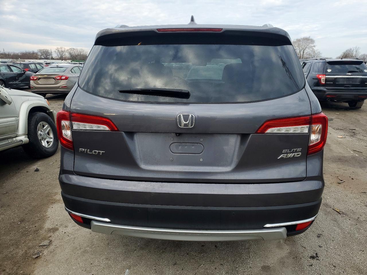 2019 Honda Pilot VIN 5FNYF6H09KB076328 photo 6