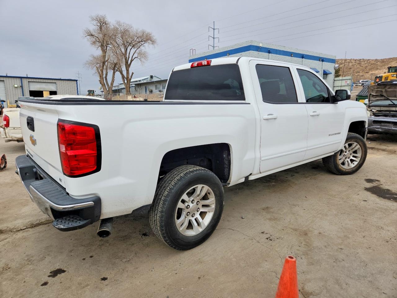 2017 Chevrolet All models VIN 3GCPCREC3HG358990 photo 3