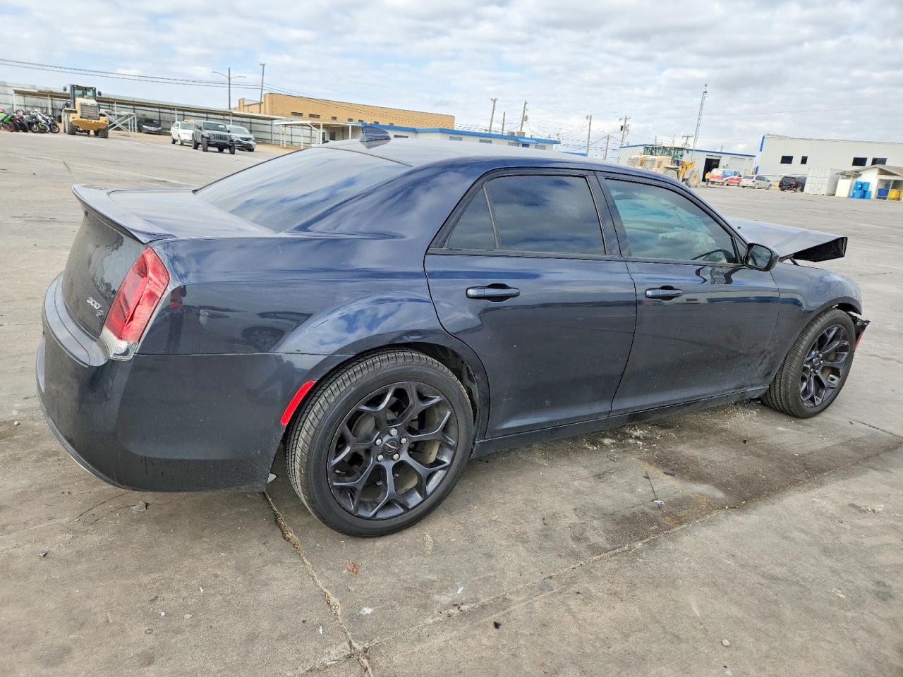 2019 Chrysler 300 VIN 2C3CCABG7KH537827 photo 3