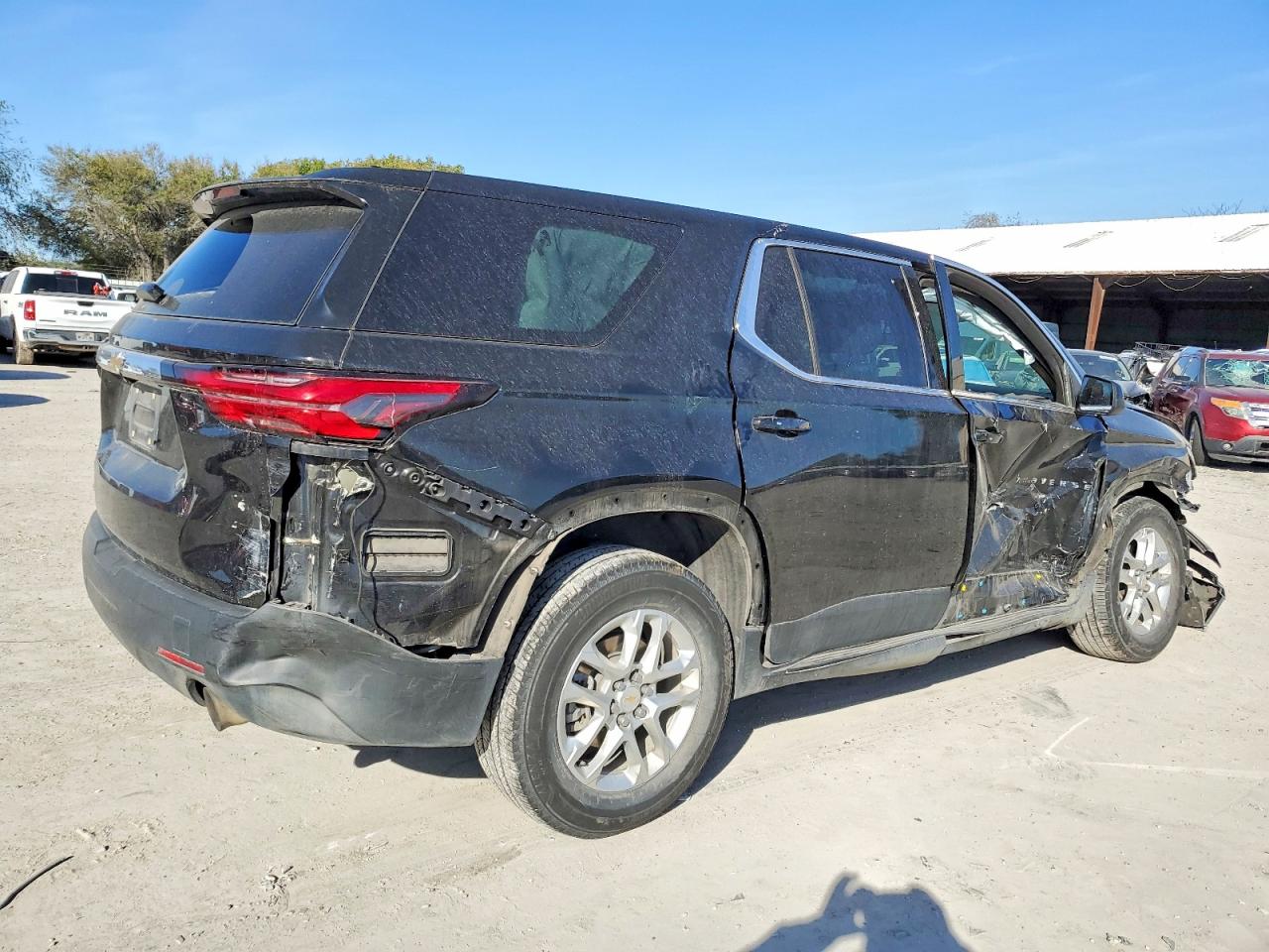 2022 Chevrolet Traverse VIN 1GNERFKW5NJ155376 photo 3