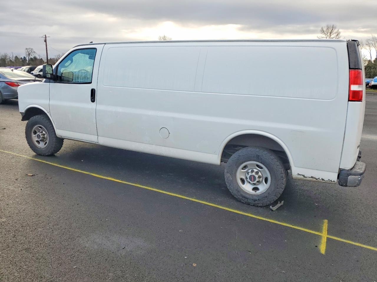 2022 GMC Savana VIN 1GTW7BF74N1178100 photo 2