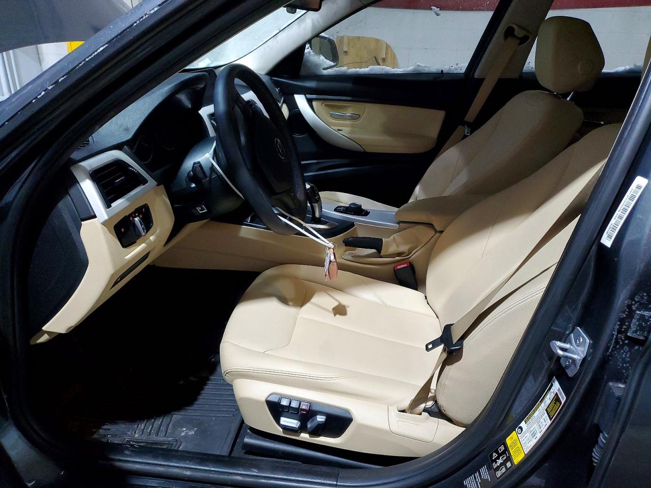 2018 3 series VIN WBA8A3C58JA494660 photo 7