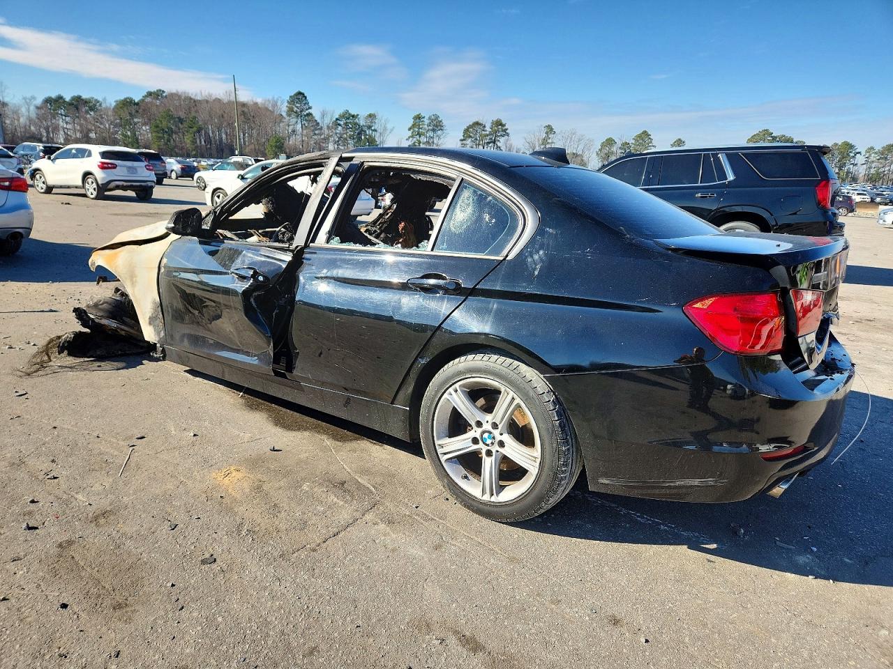 2013 BMW 3 series VIN WBA3C1C57DK104090 photo 2