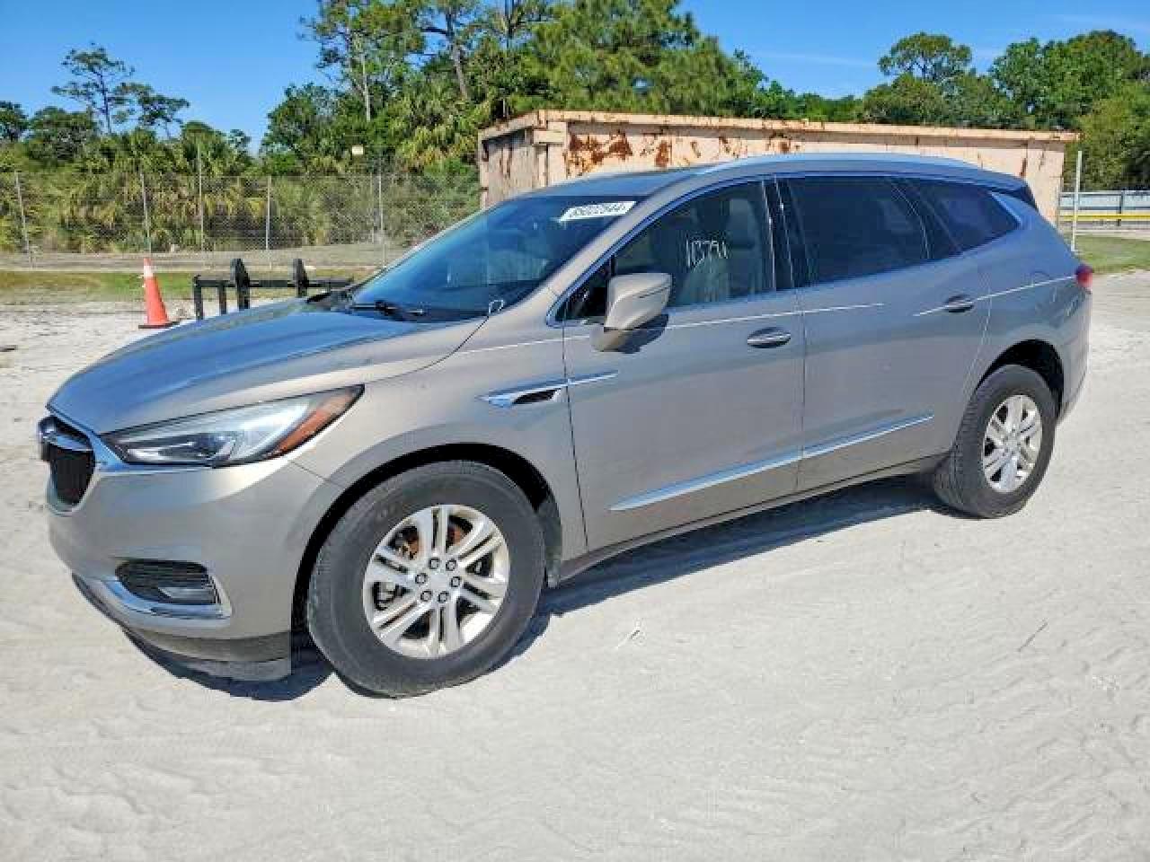 2018 Buick Enclave VIN 5GAERBKW1JJ142802 photo 1