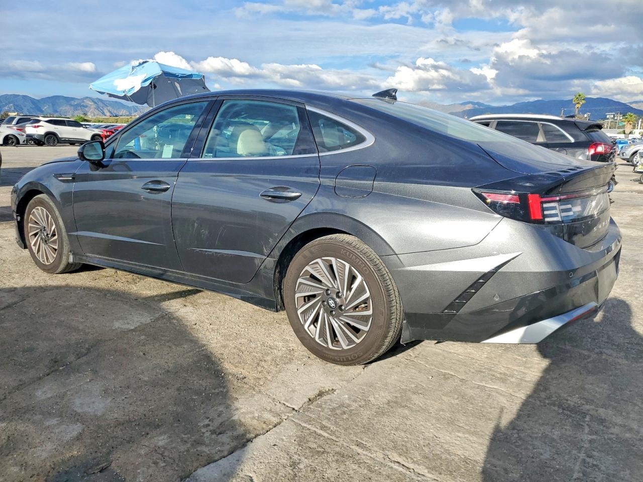 2025 Hyundai Sonata VIN KMHL54JJ2SA105497 photo 2