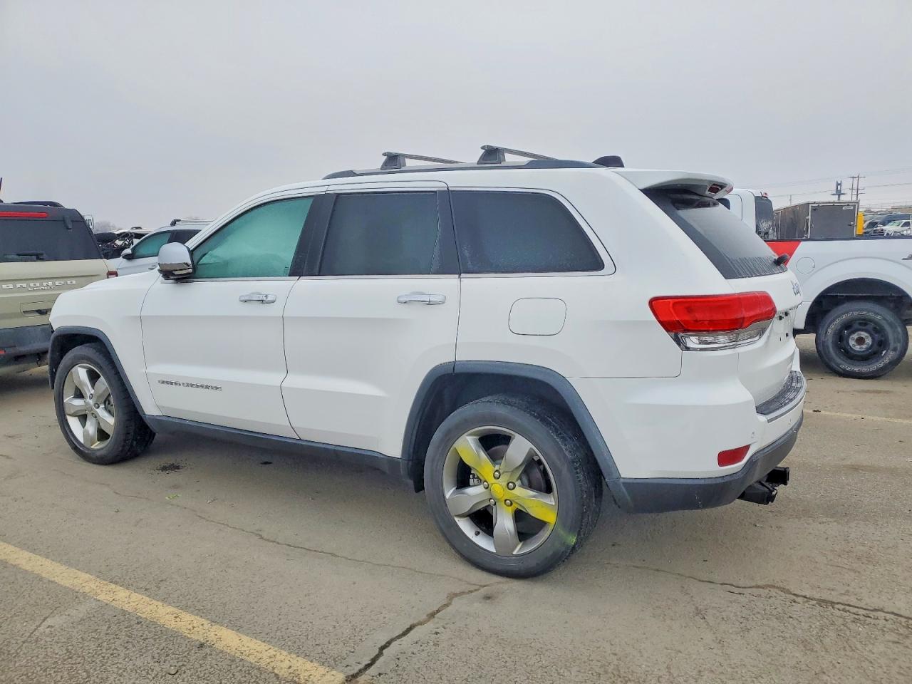 2015 Jeep Grand cher VIN 1C4RJEBG2FC742712 photo 2