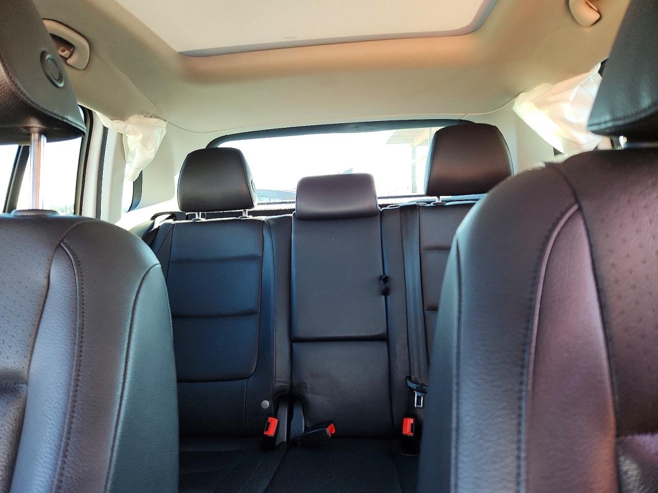 2017 Volkswagen Tiguan VIN WVGSV7AX4HK009746 photo 10