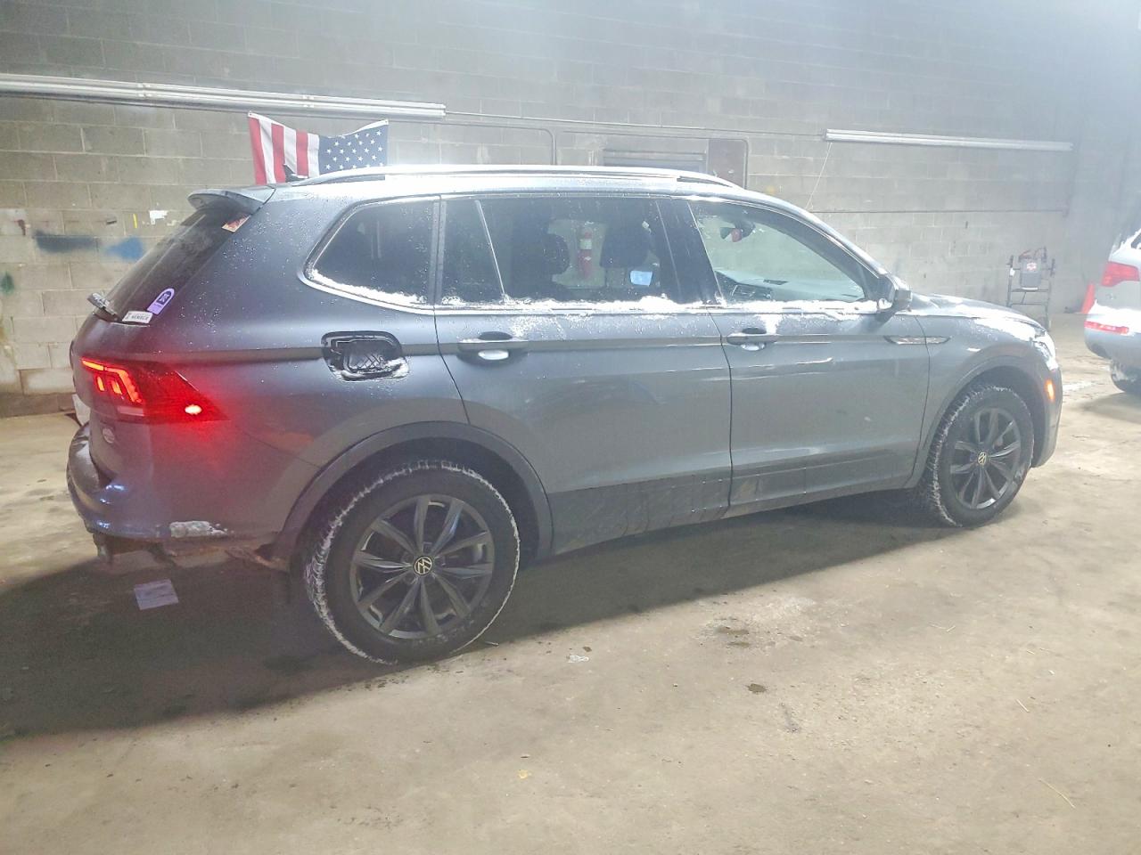 2022 Volkswagen Tiguan VIN 3VV2B7AX7NM153231 photo 3