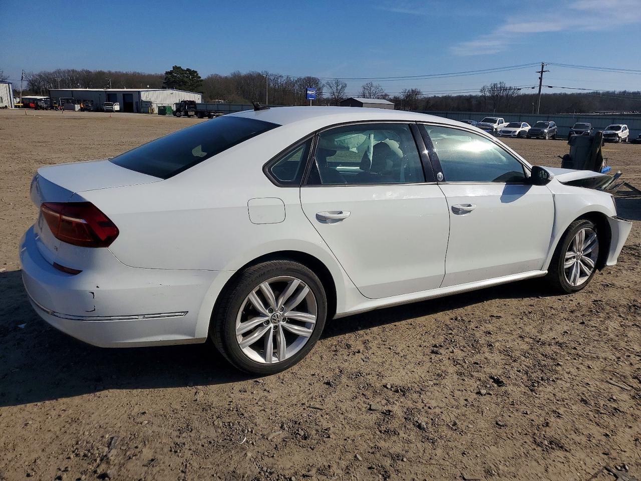 2019 Volkswagen Passat VIN 1VWLA7A32KC008787 photo 3