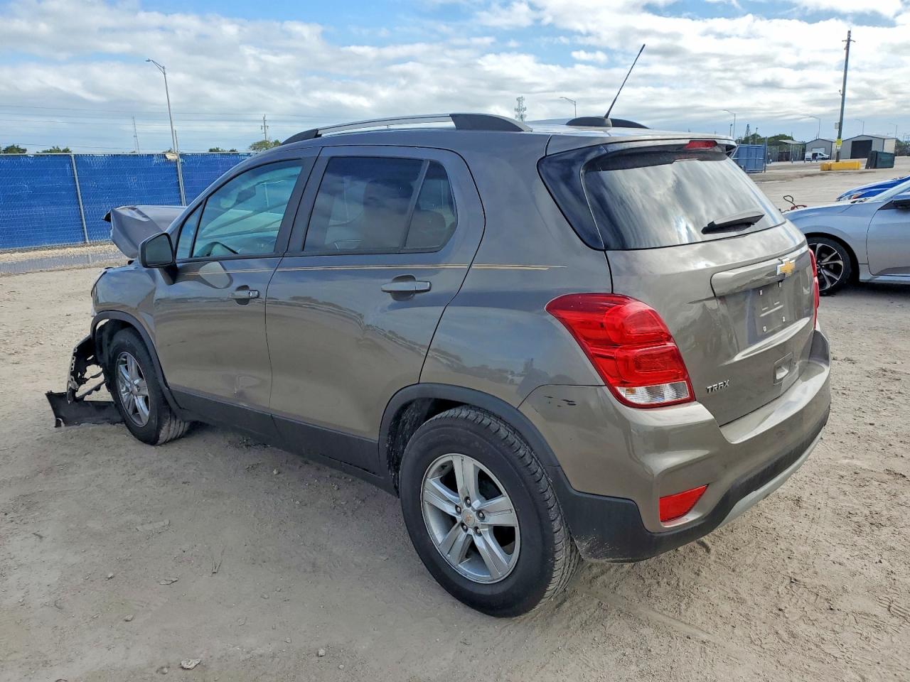 2021 CHEV Trax VIN KL7CJLSB0MB320372 photo 2