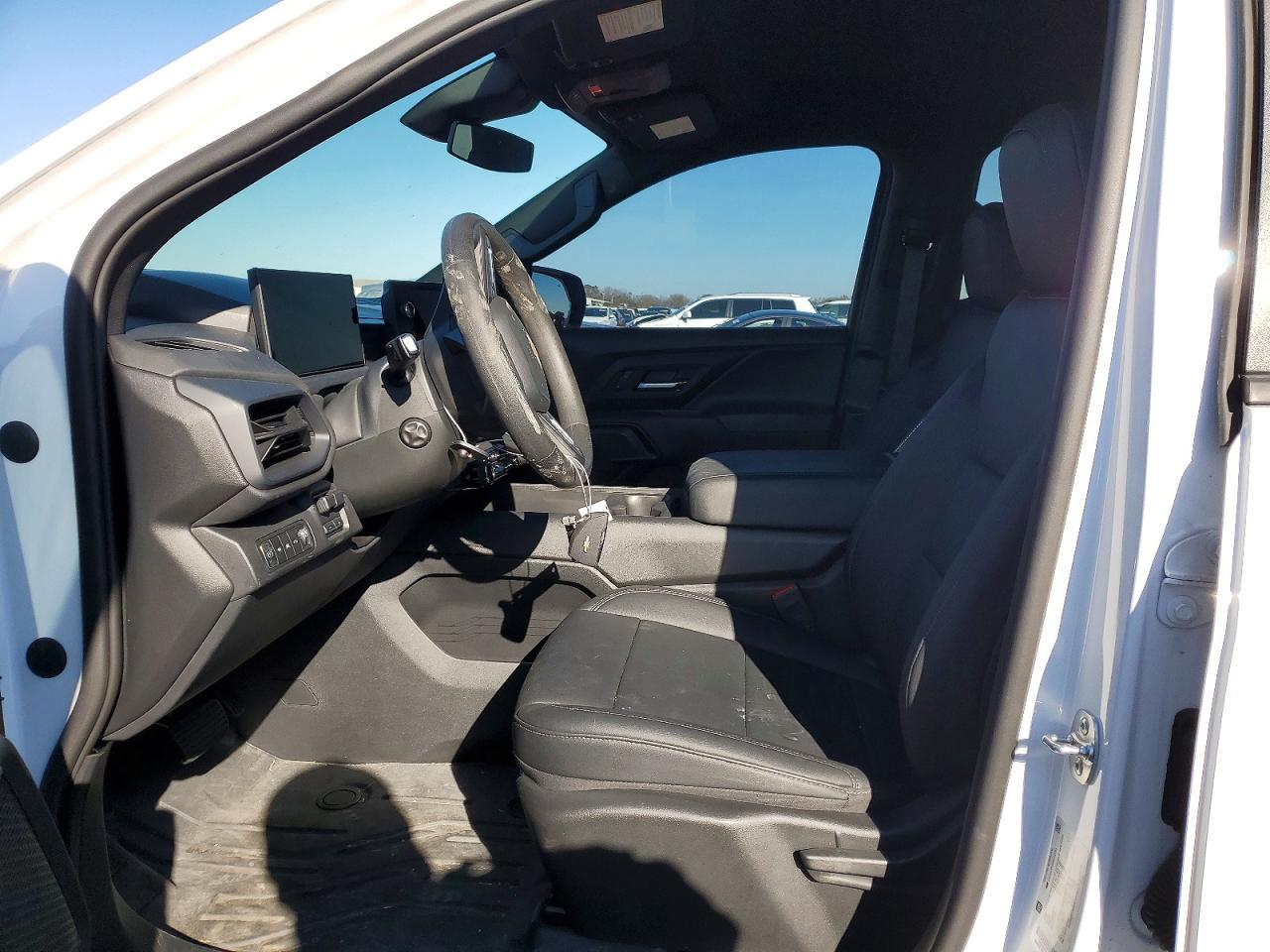 2024 Chevrolet All models VIN 1GC10UED4RU202093 photo 7