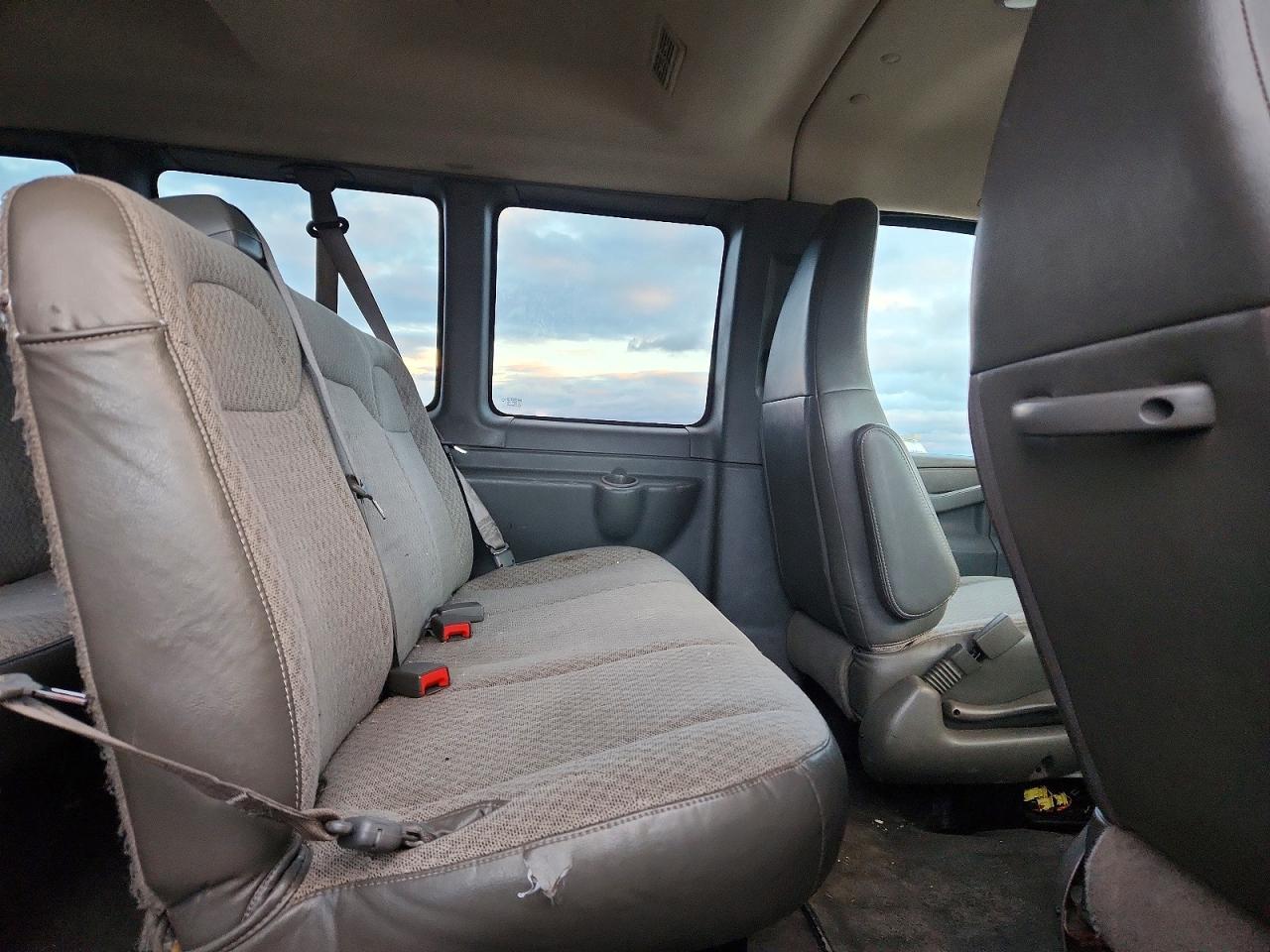 2017 Chevrolet Express VIN 1GAZGPFG0H1275320 photo 11