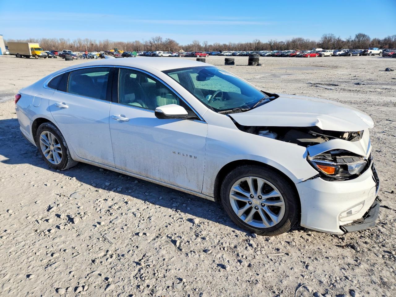 2018 Chev Malibu VIN 1G1ZD5ST8JF184725 photo 4