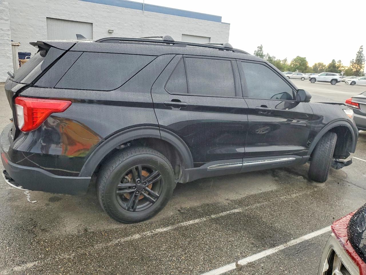 2024 Ford Explorer VIN 1FMSK8DH2RGA05606 photo 3