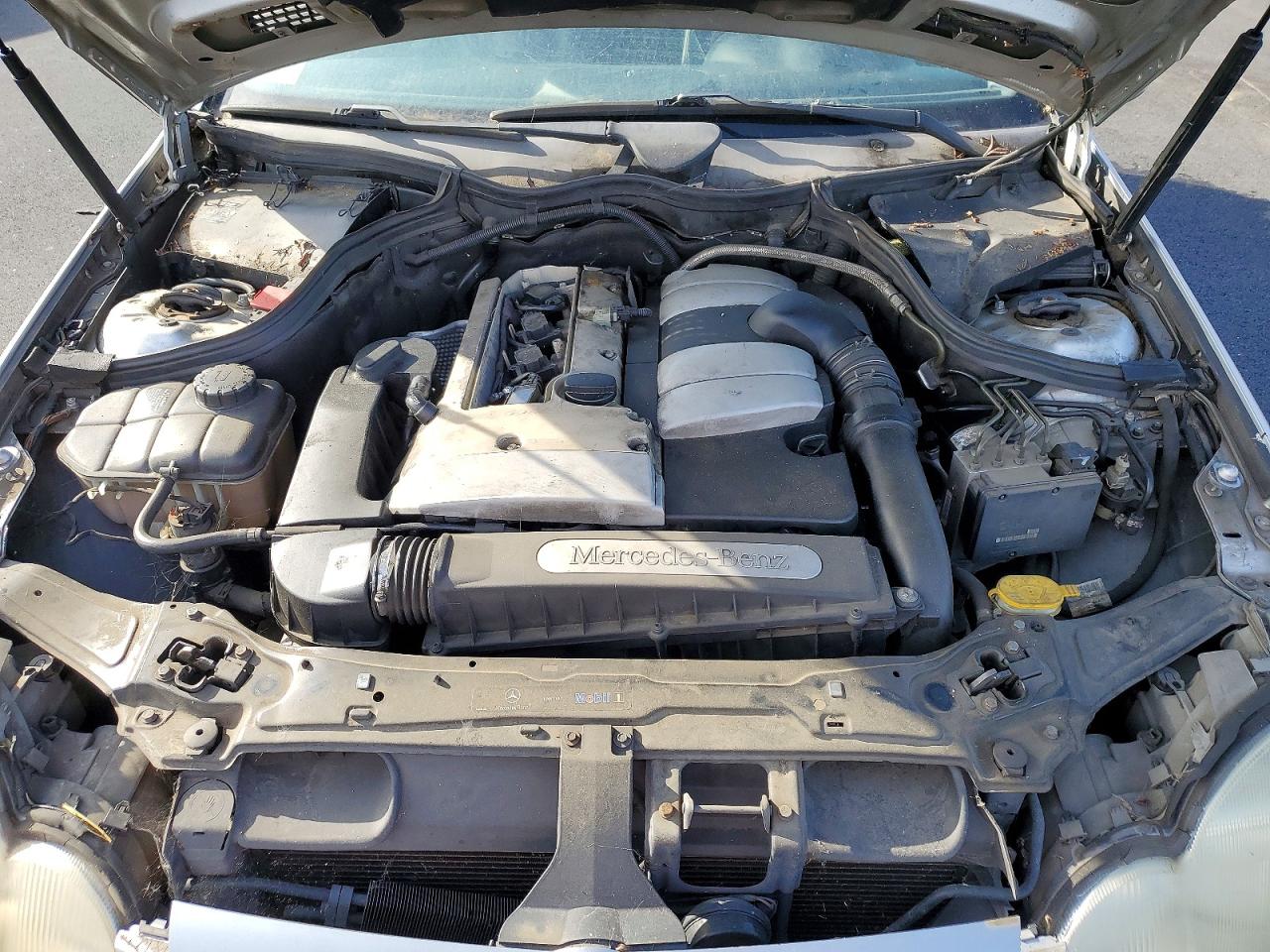 2002 Mercedes-Benz C class VIN WDBRN47JX2A356479 photo 11