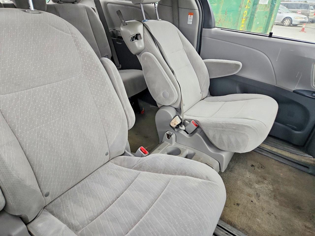 2018 Toyota All models VIN 5TDKZ3DC0JS945758 photo 11