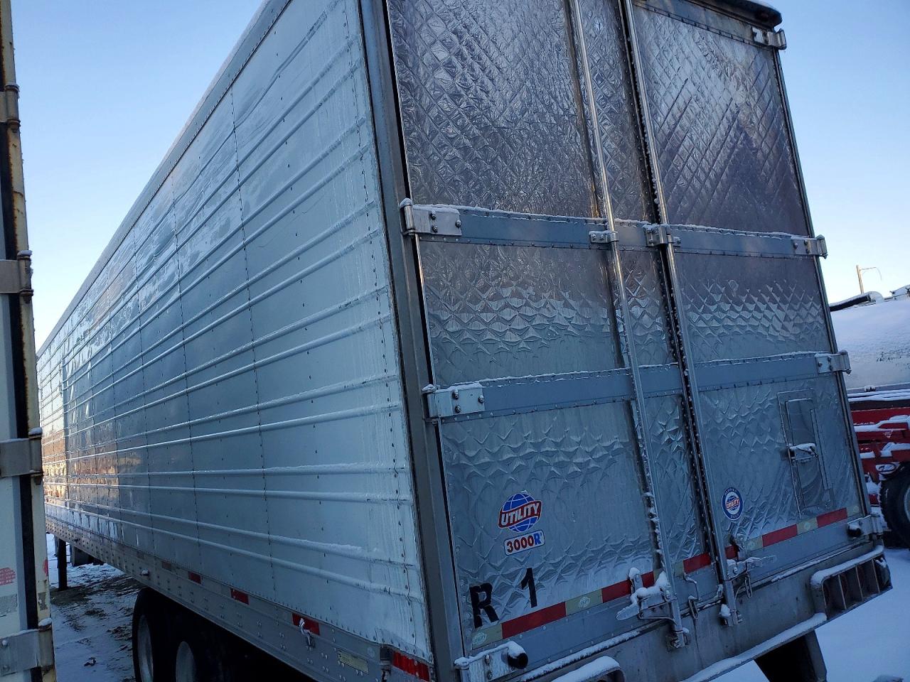 2020 UTILITY All models VIN 1UYVS2532L2832108 photo 3
