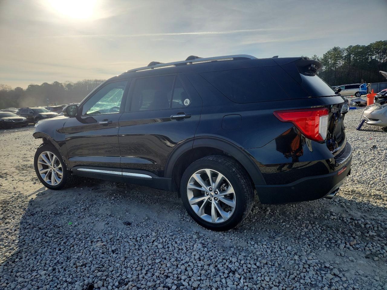 2021 Ford Explorer VIN 1FM5K8HC2MGA01950 photo 2