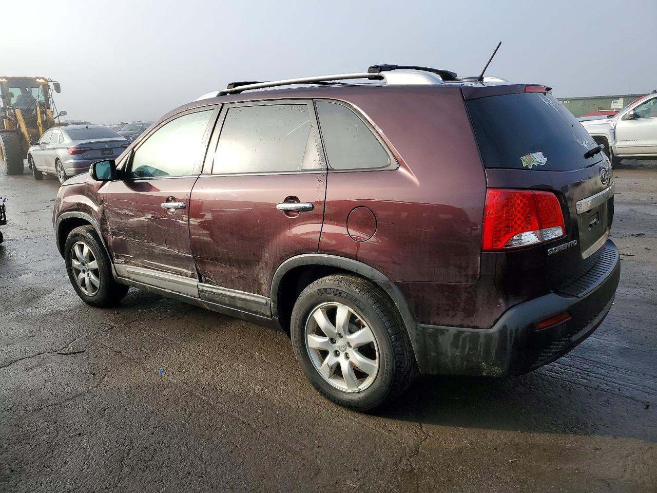 2012 Kia Sorento VIN 5XYKTDA61CG299104 photo 2