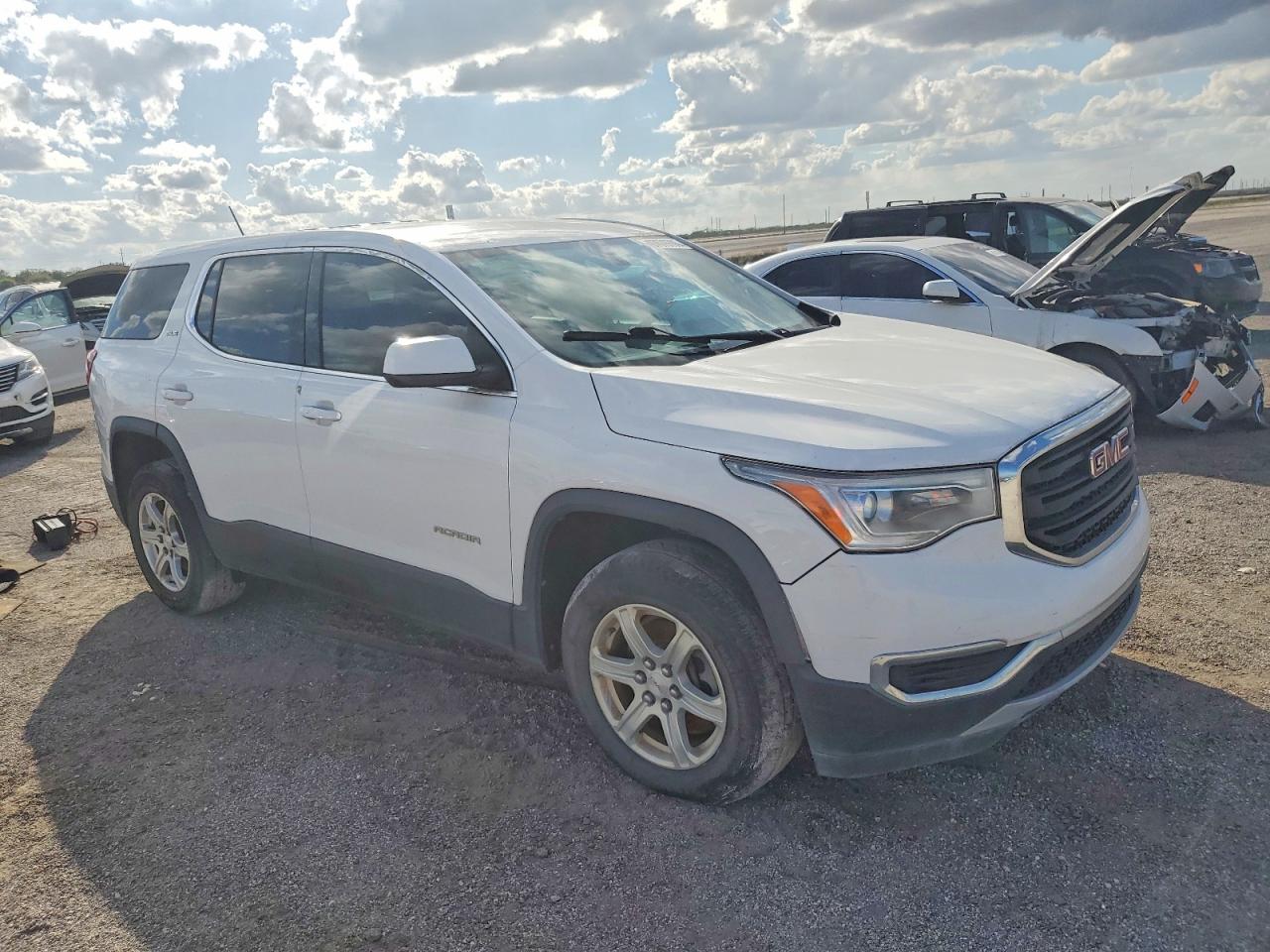 2018 GMC Acadia VIN 1GKKNKLA0JZ182200 photo 4