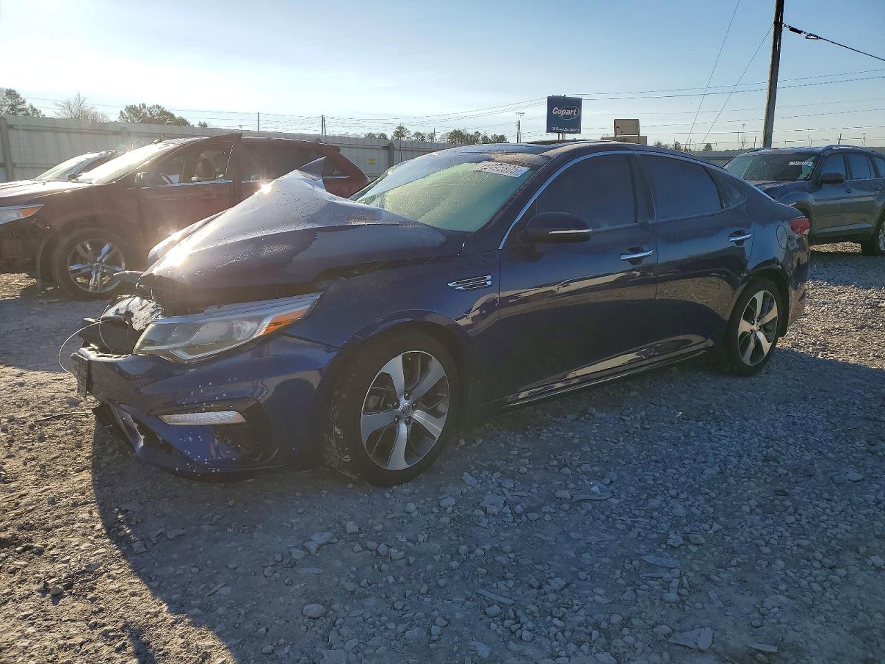 2019 Kia Optima VIN 5XXGT4L3XKG289828 photo 1