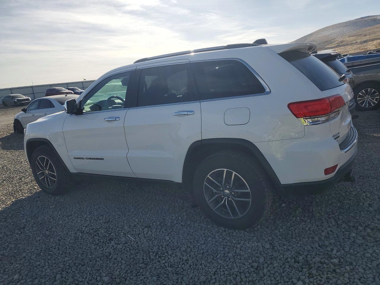 2018 Jeep Grand cher VIN 1C4RJFBM3JC440317 photo 2