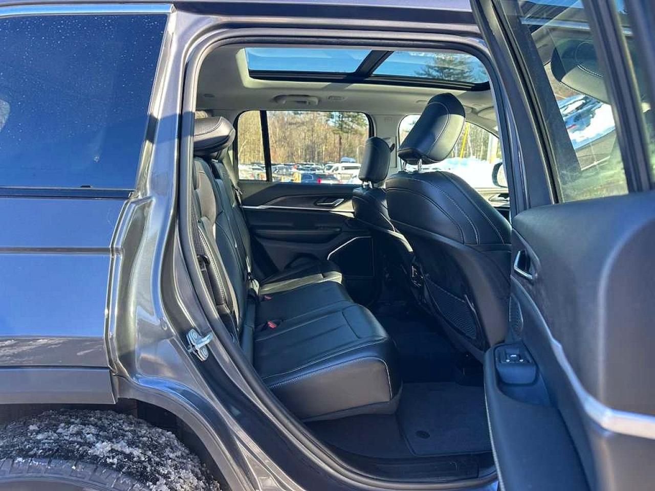 2024 Jeep Grand cher VIN 1C4RJYB69RC720686 photo 6