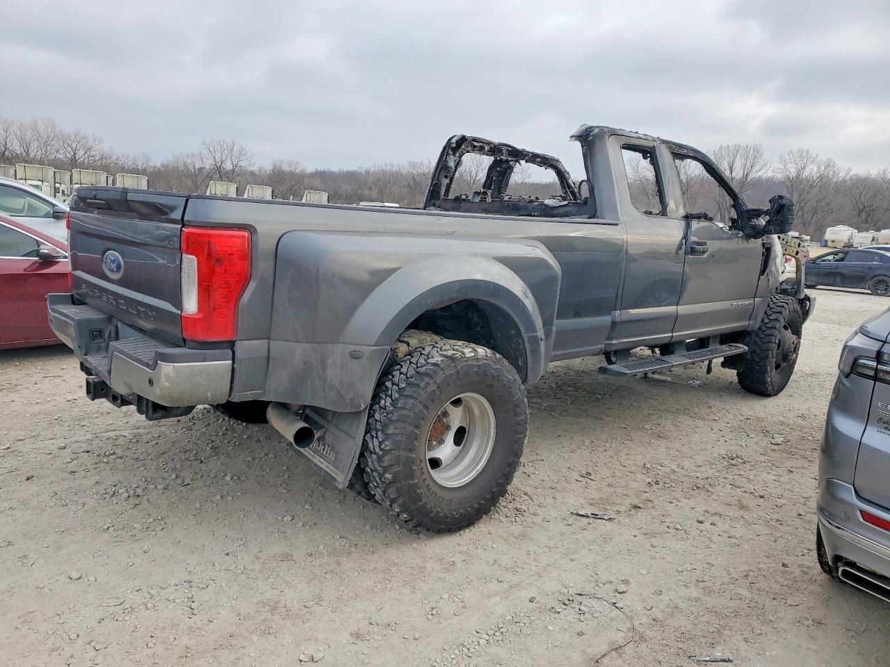 2018 Ford F350 VIN 1FT8X3DT8JEB96200 photo 3
