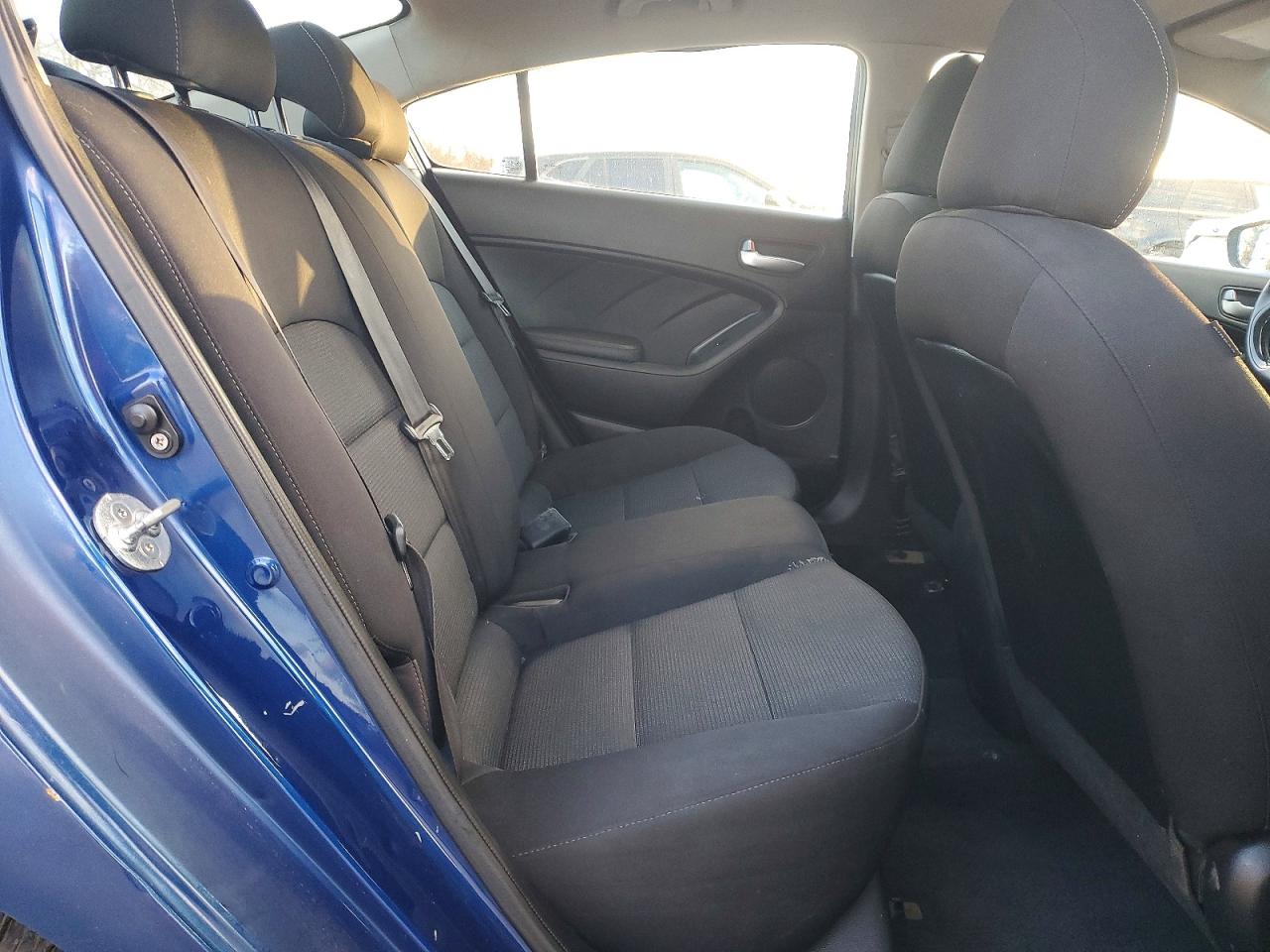 2018 KIA Forte VIN 3KPFK4A73JE271165 photo 10