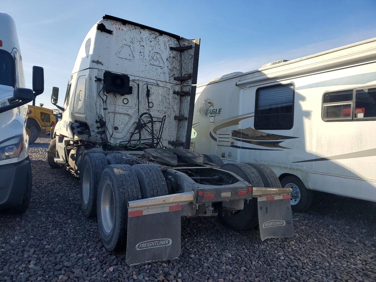 2022 FREIGHTLINER All other VIN 3AKJHHDR3NSNC4732 photo 3
