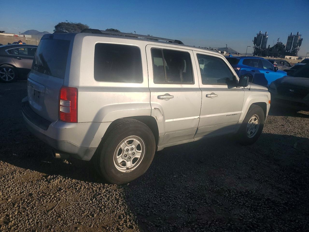 2011 Jeep Patriot VIN 1J4NT1GA2BD170349 photo 3