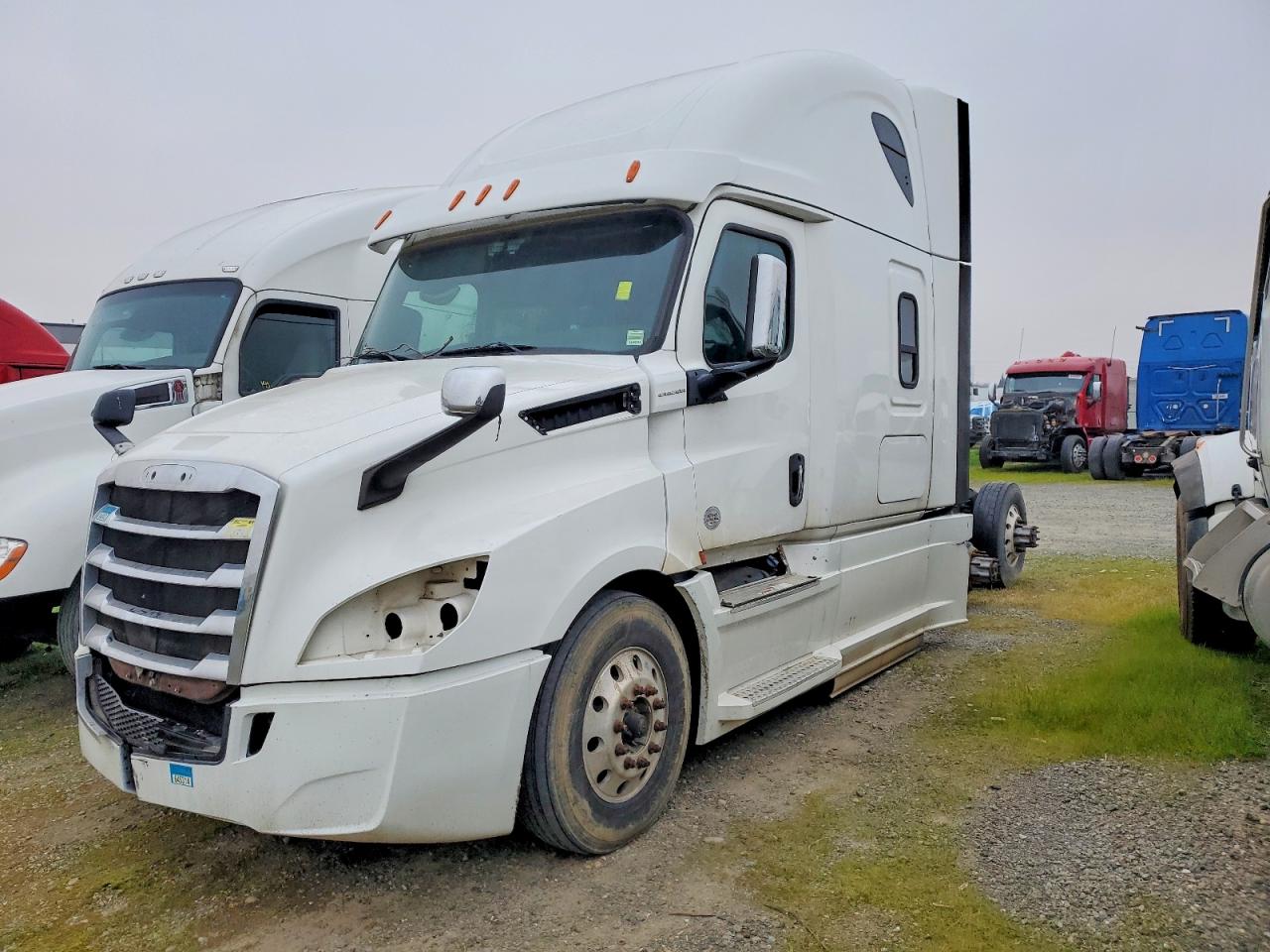2020 FREIGHTLINER All other VIN 3AKJHHDR1LSLL9001 photo 2