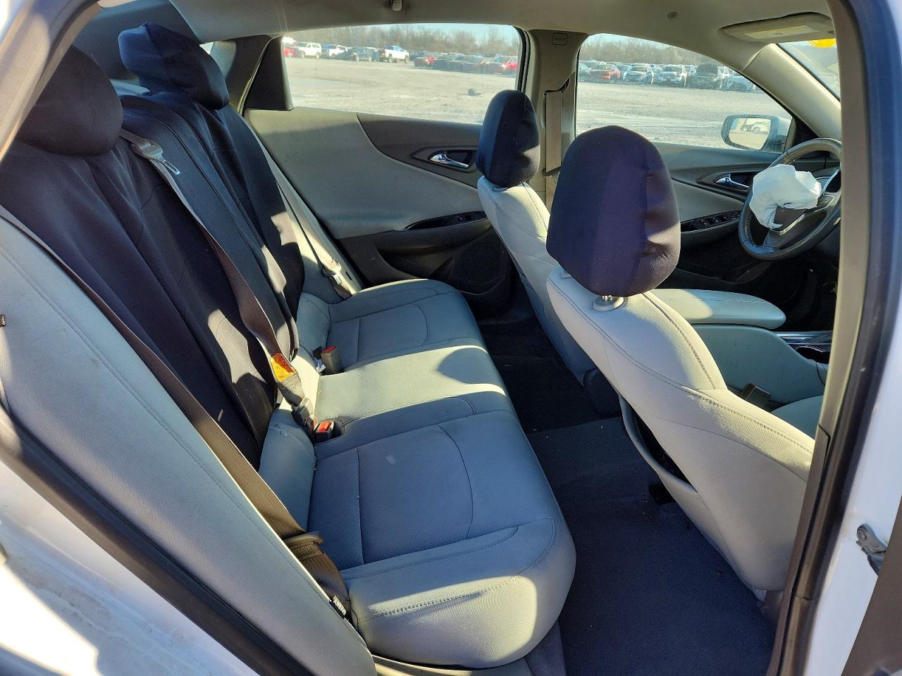 2018 Chev Malibu VIN 1G1ZD5ST8JF184725 photo 10