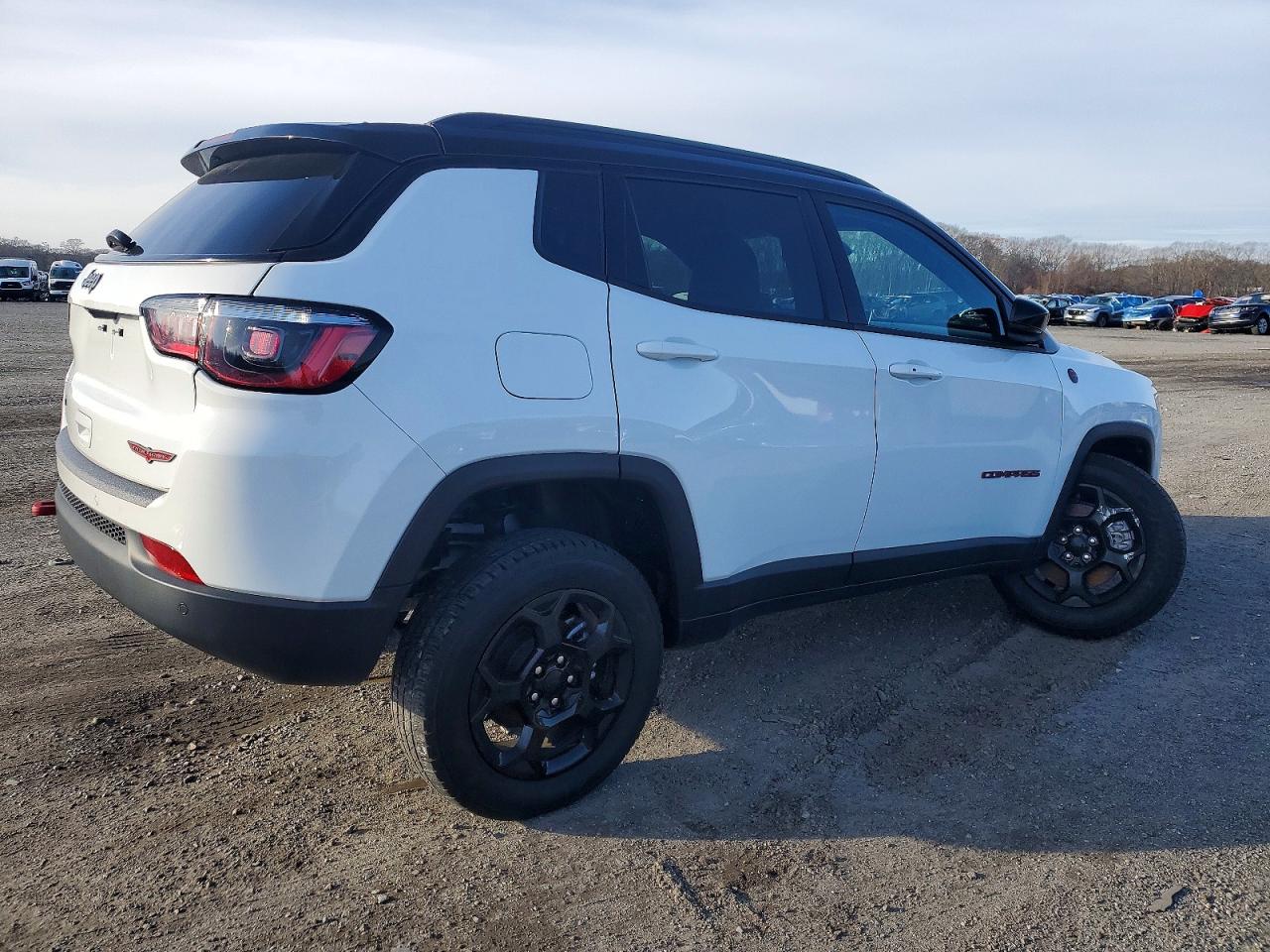 2024 Jeep Compass VIN 3C4NJDDN5RT609987 photo 3