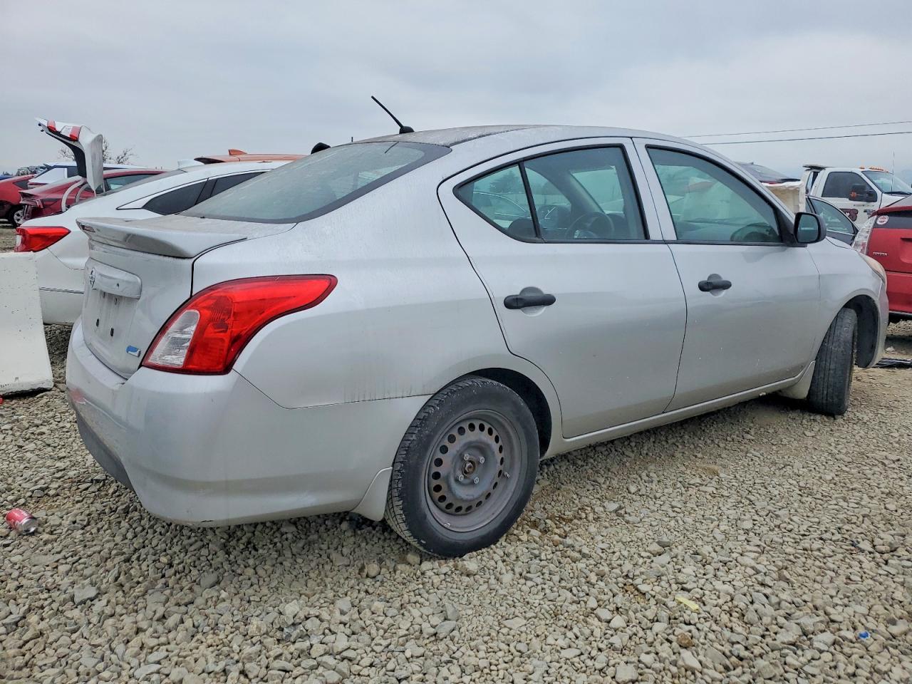 2015 NISS Versa VIN 3N1CN7AP8FL815757 photo 3