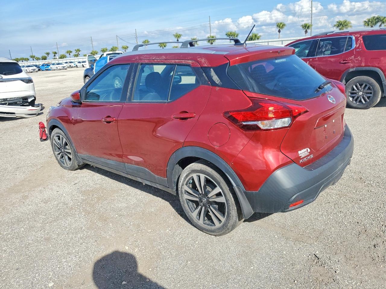 2018 Nissan Kicks VIN 3N1CP5CU6JL538472 photo 2