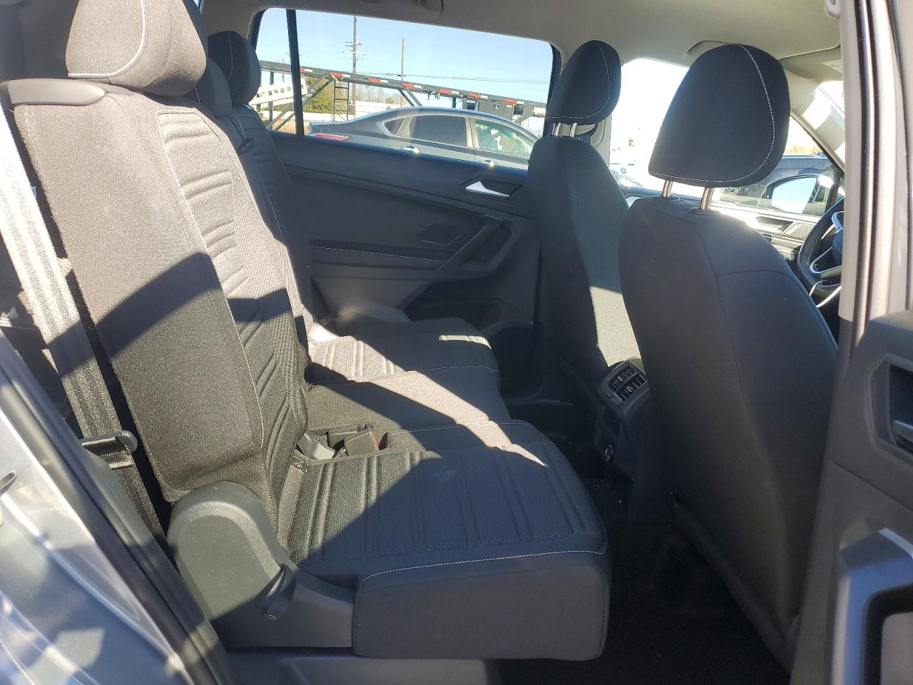 2024 Volkswagen Tiguan VIN 3VVRB7AX0RM155133 photo 10
