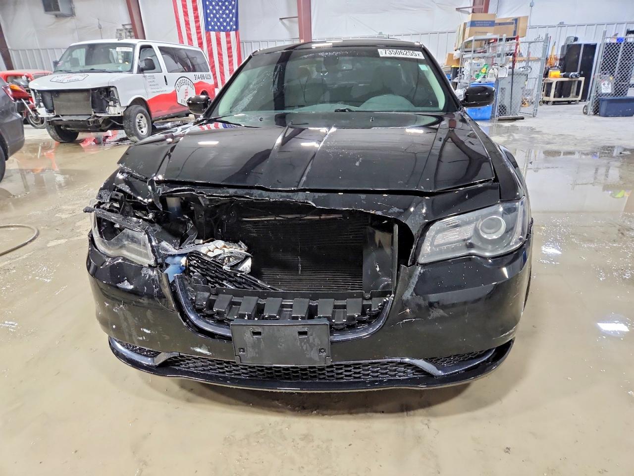 2018 Chrysler 300 VIN 2C3CCAAG0JH320989 photo 5