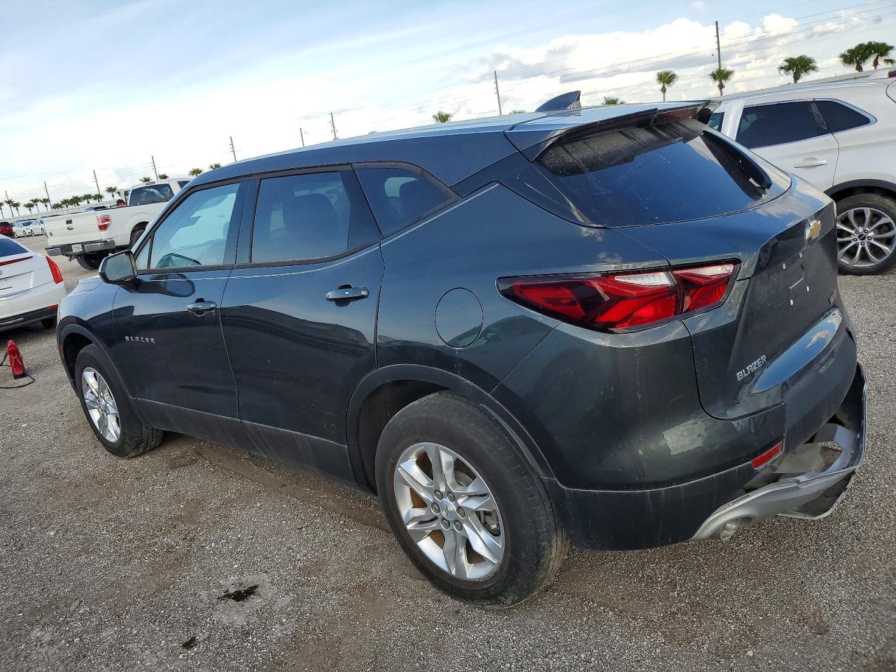 2019 Chevrolet Blazer VIN 3GNKBBRA2KS685499 photo 2