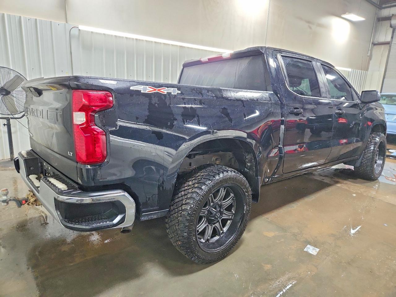 2022 Chev Silverado VIN 1GCUYDEDXNZ153517 photo 3